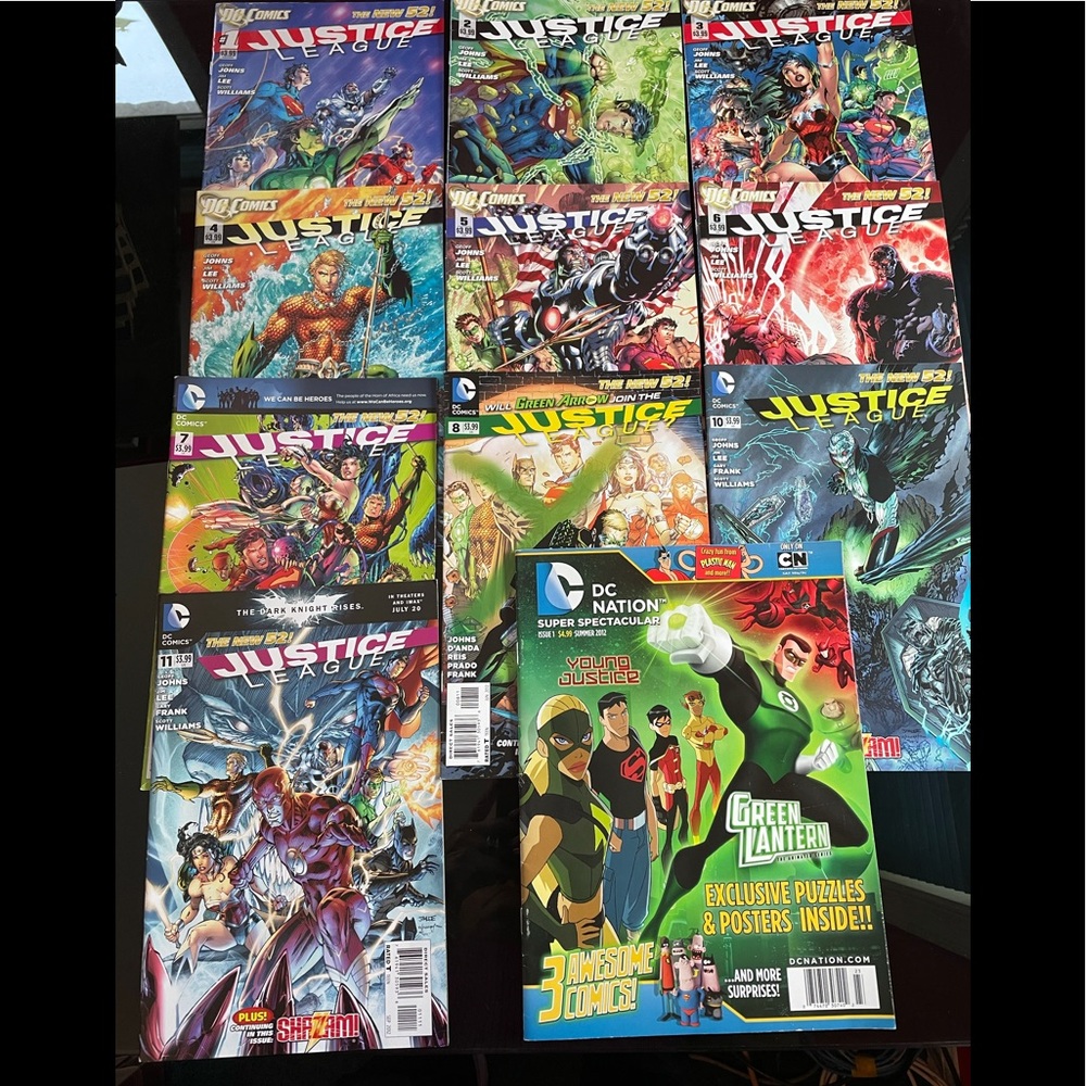 Justice League 2011 “the New 52” paper Comic Books